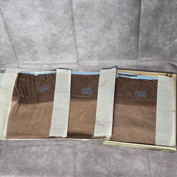 The Unbranded Brand Accessories - Hanes Reinforced Sheer Stockings Towne Taupe 10.5 Short 3 Pair